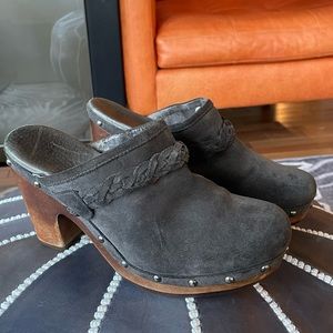 UGG Kaylee Suede Clogs in Grey